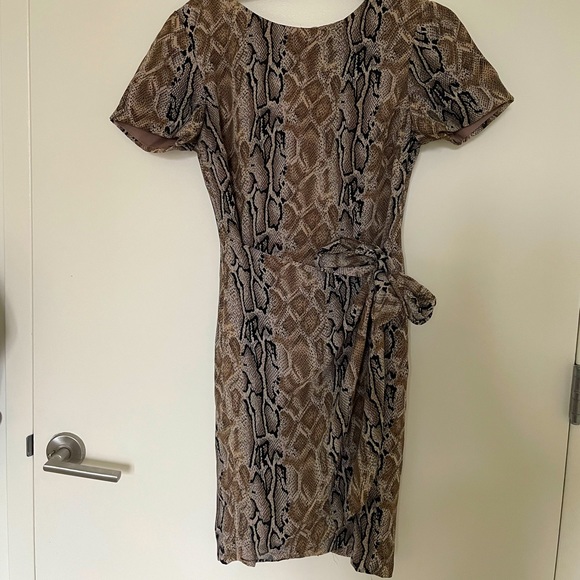 John Roberts Petites Snakeskin Faux Wrap Dress 8 - Picture 1 of 8